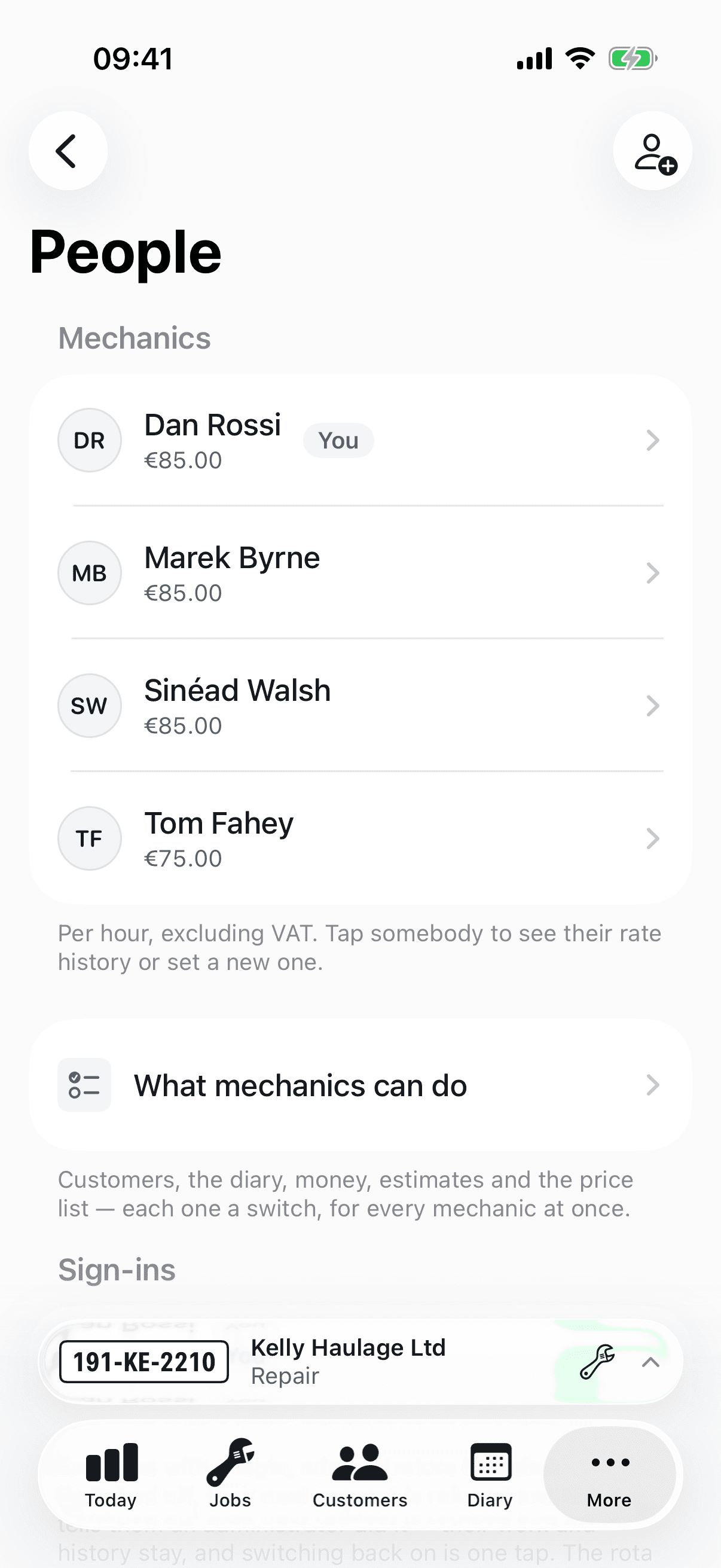 The people screen on iPhone: the workshop's mechanics, their hourly rates and who has been invited
